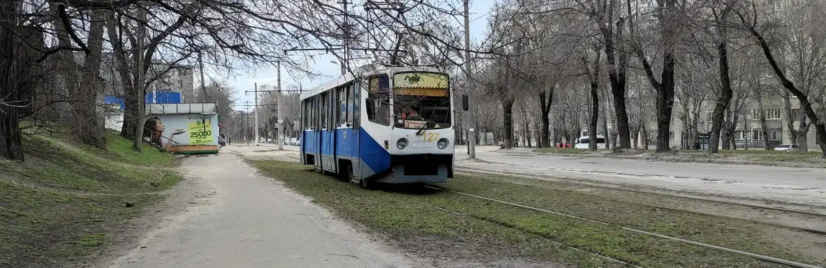У Кам’янському через відключення електроенергії тимчасово не курсують 2 трамваї: ще 2 змінили маршрут