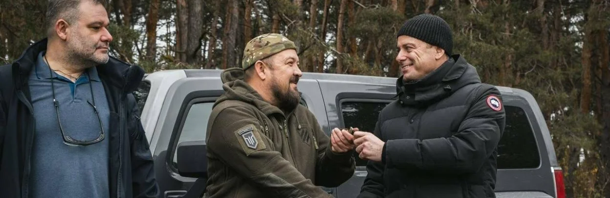 Мер Кам’янського передав черговий позашляховик для бійців 3-ї ОШБр