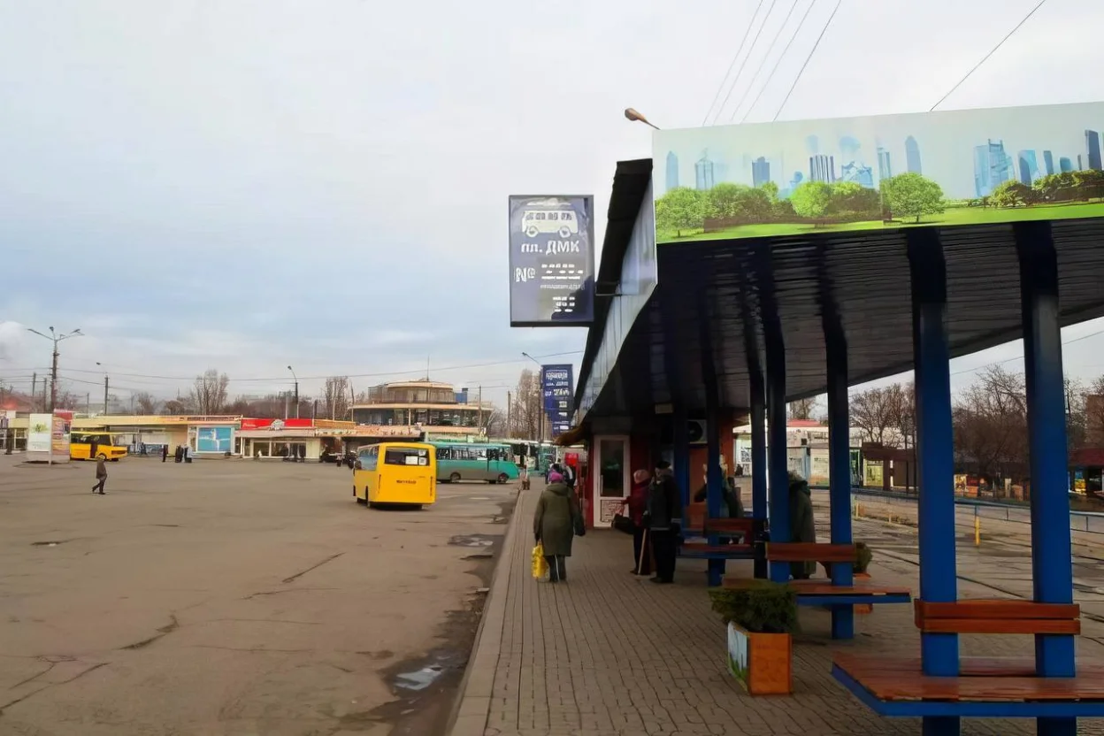 У Кам’янському готують проєкт реконструкції зупинок на площі ДМК