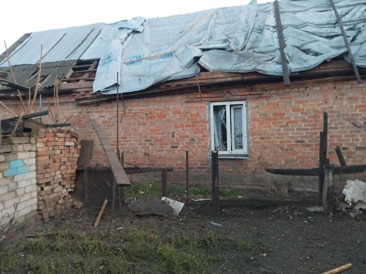 Дніпропетровщина знову під ударом: атака БПЛА забрала життя жінки та спричинила руйнування