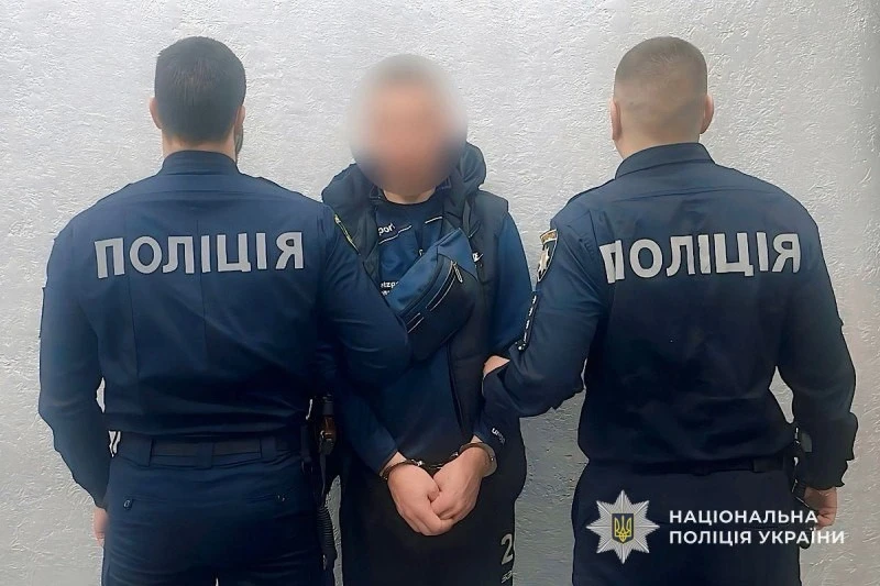 У Дніпрі затримали чоловіка, який пограбував жінку на вулиці
