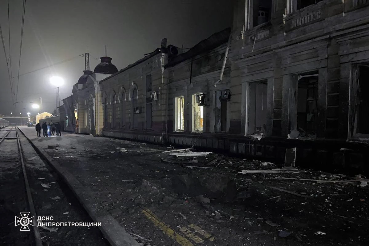 Нічний удар по Дніпропетровщині: тактика “пасток” для рятувальників та транспортний колапс на залізниці