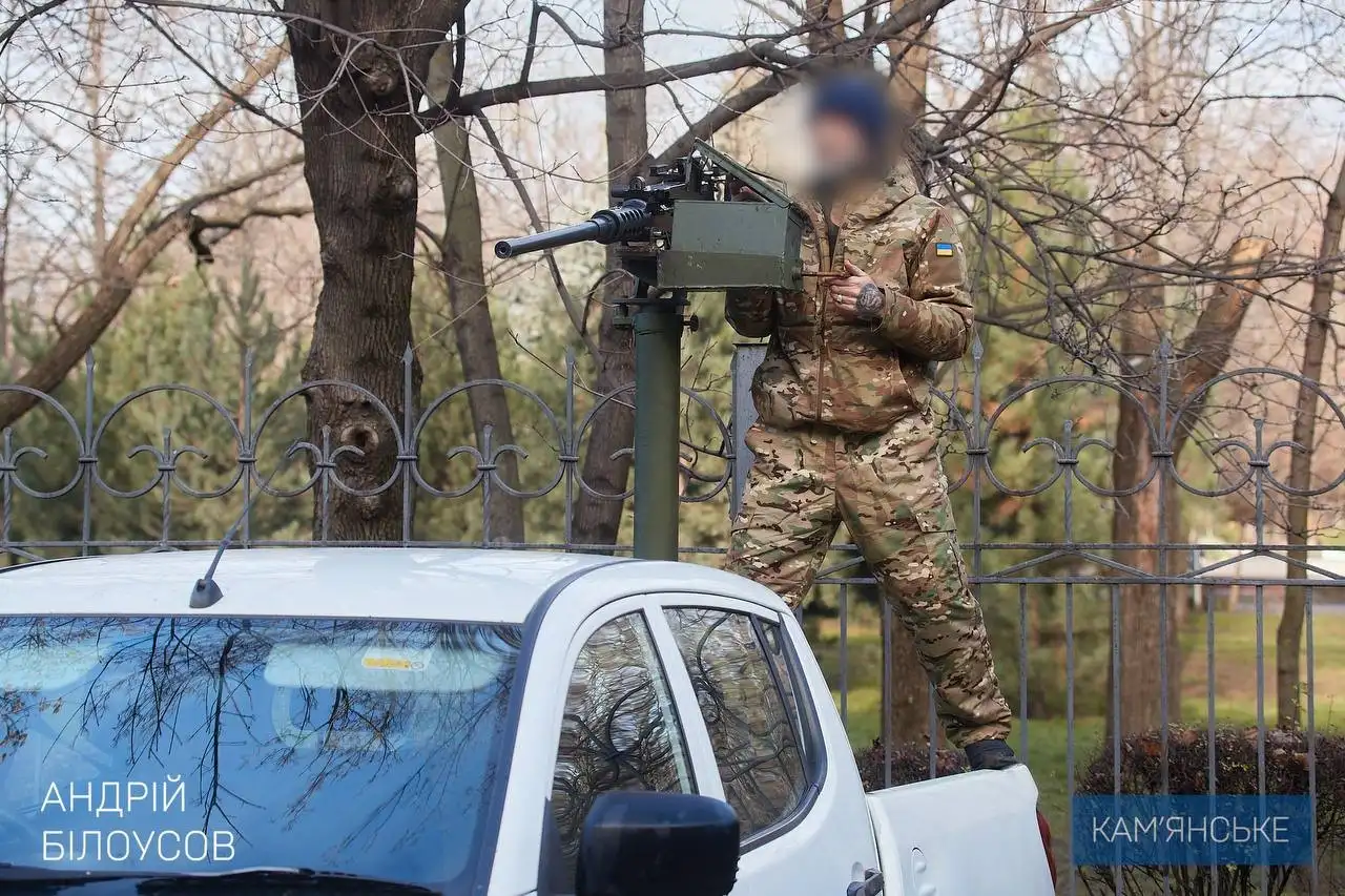 Захисникам передали новий автомобіль для охорони неба Кам’янського району Захисникам передали новий автомобіль для охорони неба Кам’янського району