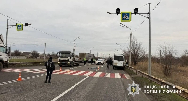 ДТП на Дніпропетровщині: мікроавтобус збив жінку на пішохідному переході