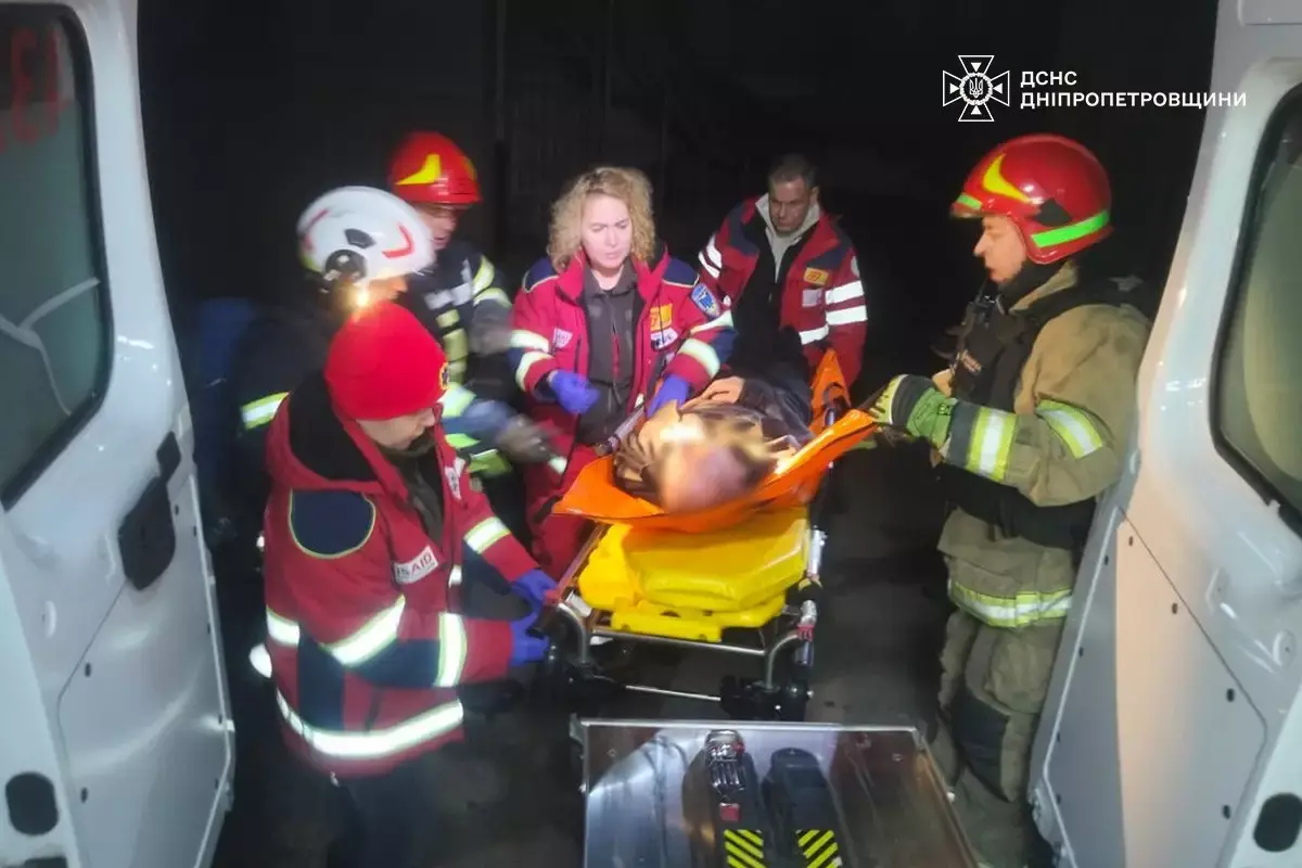 Вечір на Дніпропетровщини: дві пожежі та евакуація людей