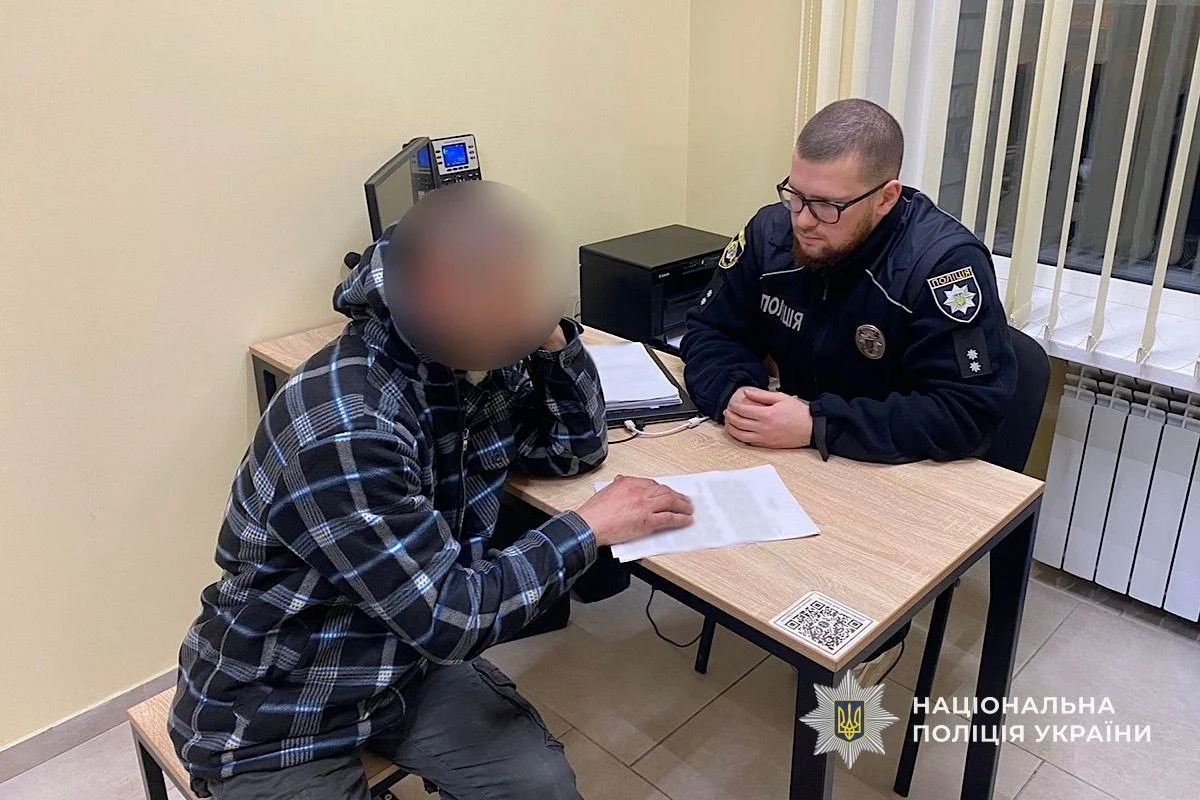У Дніпрі чоловік підпалив авто просто у дворі багатоповерхівки У Дніпрі чоловік підпалив авто просто у дворі багатоповерхівки