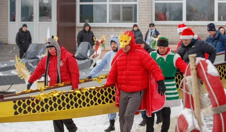 Різдво на хвилях: карнавал у Дніпрі зібрав понад півсотні учасників Різдво на хвилях: карнавал у Дніпрі зібрав понад півсотні учасників
