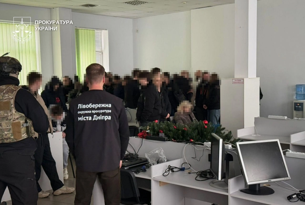 У Дніпрі ліквідовано масштабний шахрайський кол-центр