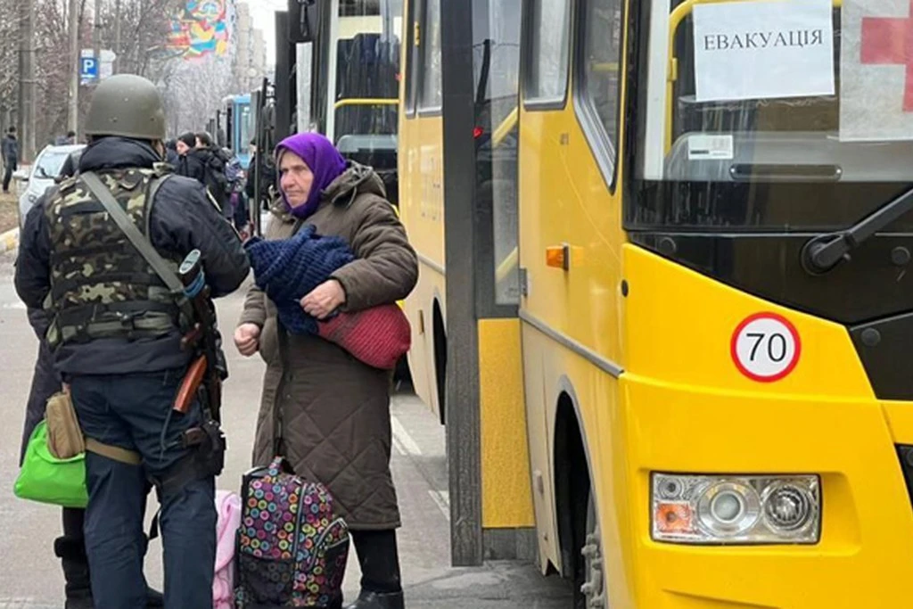 На сході Дніпропетровщини розпочинають примусове вивезення мешканців з прифронтових громад