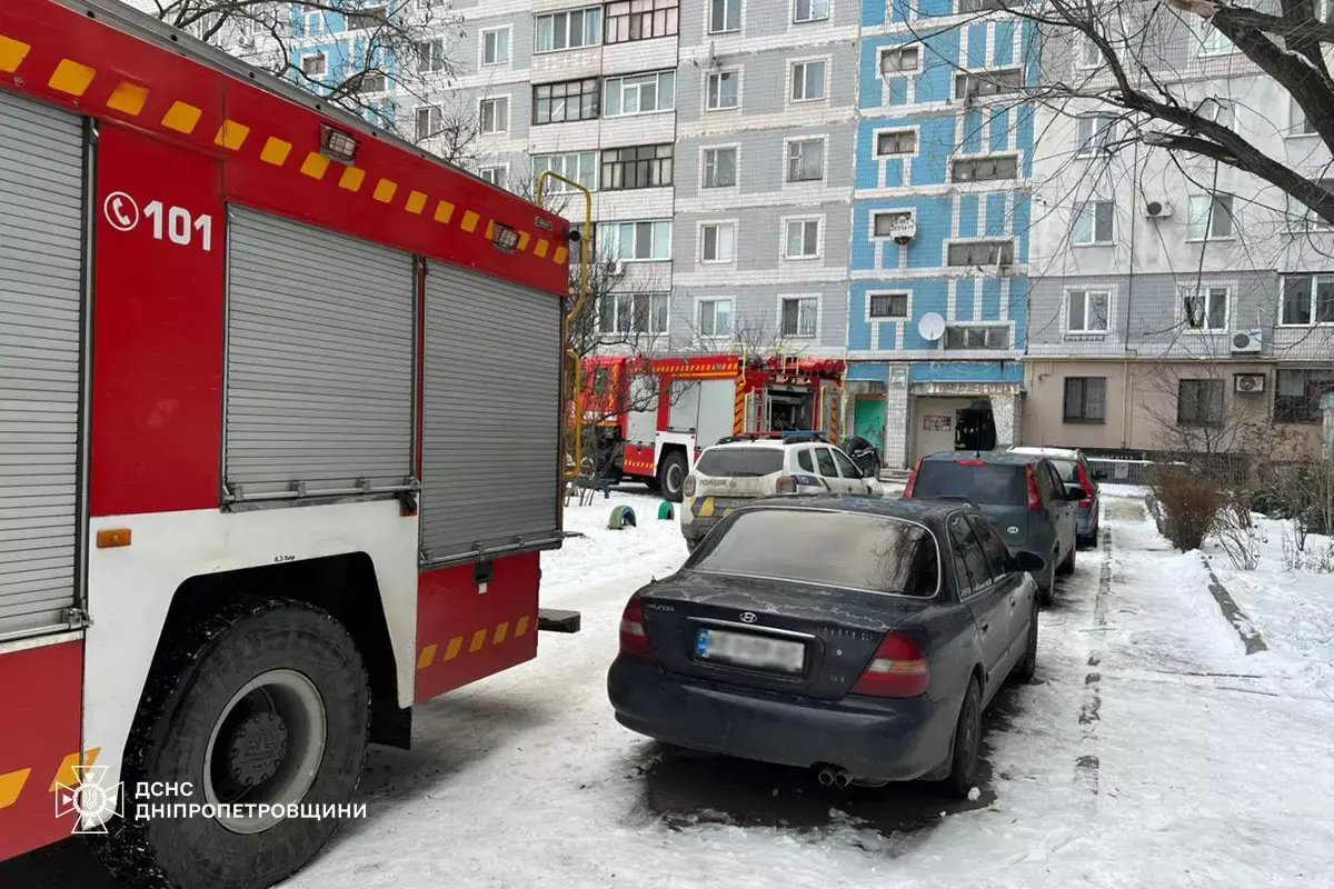 Пожежа у багатоповерхівці Кам’янського забрала життя чоловіка