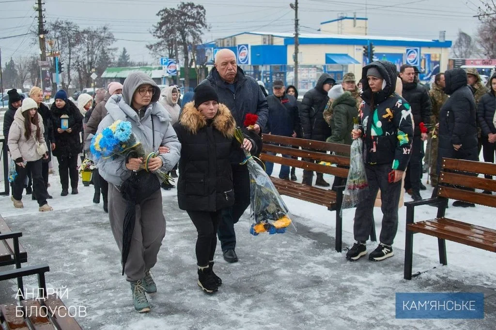 У Кам’янському відкрили меморіал випускникам, які загинули на фронті