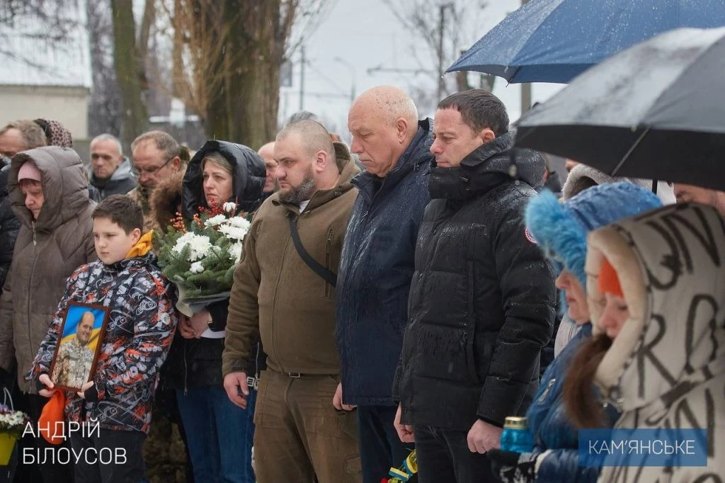 У Кам’янському відкрили меморіал випускникам, які загинули на фронті