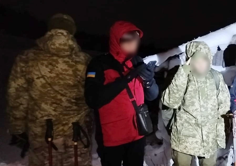 Незаконна зимова мандрівка ледь не коштувала життя дніпрянину в Карпатах