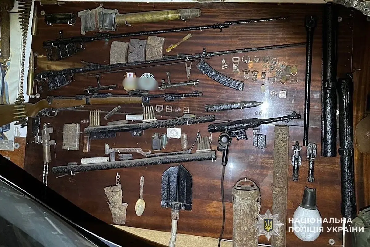 Історичний арсенал зброї знайшли у криворізькому домоволодінні