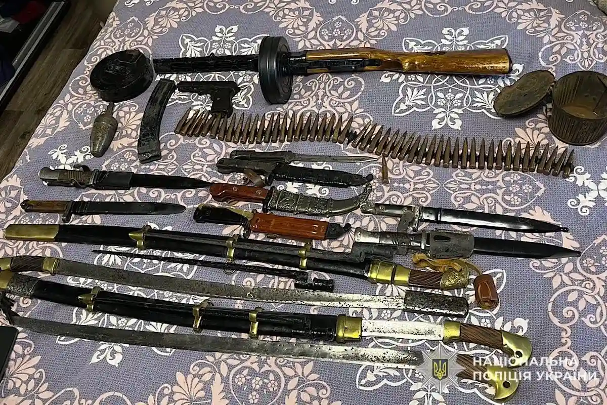 Історичний арсенал зброї знайшли у криворізькому домоволодінні