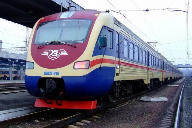 Безпекова ситуація на Дніпропетровщині: як курсуватимуть приміські поїзди
