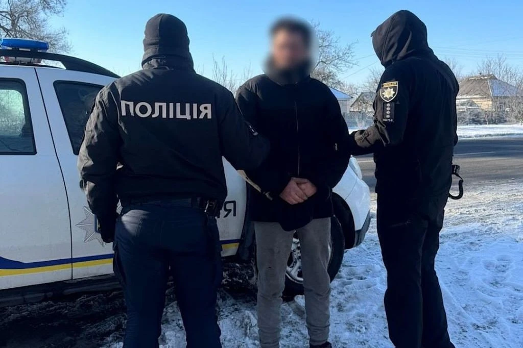 >Нічні напади у Царичанці: чоловіка з судимістю підозрюють у грабежі та повторній крадіжці