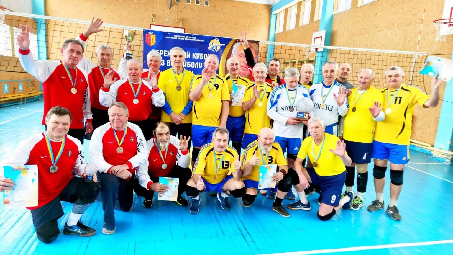 Енергія досвіду: у Кам’янському ветерани волейболу змагалися за кубок пам’яті Івана Барабаша
