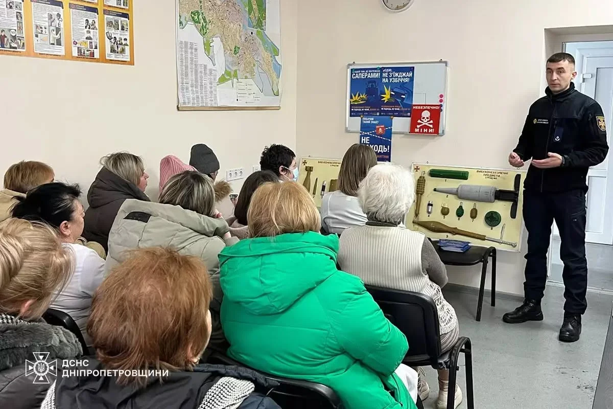 Знання, що рятують життя: у лікарні Кам’янського розгорнули мобільний клас мінної безпеки