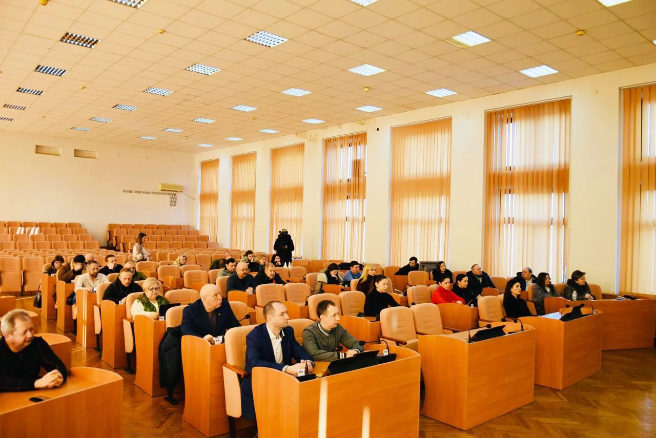 Генератори, нові назви та мільйони на оборону: як пройшла 86-та сесія у Кам’янському