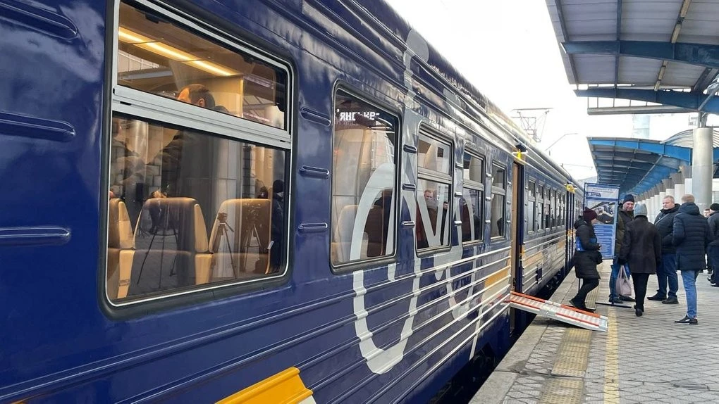 Масштабний ремонт залізниці на Дніпропетровщині: як курсуватимуть поїзди у березні
