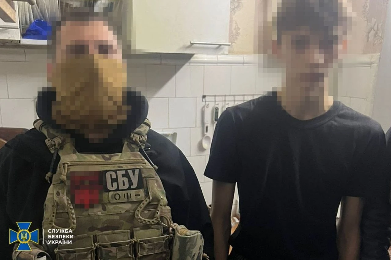 У Дніпрі 17-річний хлопець став спільником окупантів у полюванні на оборонні заводи