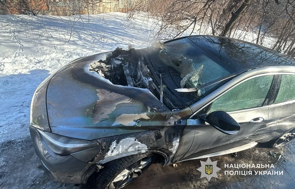 Десять років за вогонь: у Кам’янському 16-річний юнак спалив чужу автівку