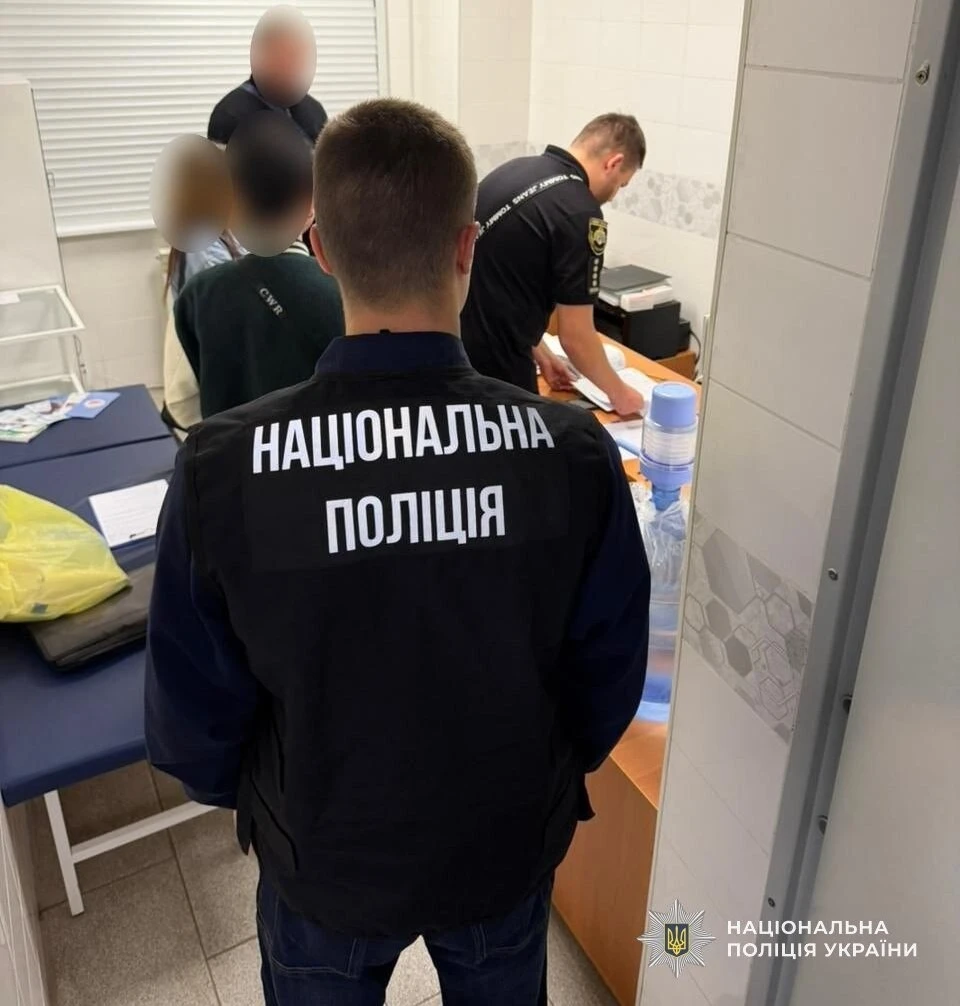 Метадон у кабінеті: у Дніпрі викрили медикиню на торгівлі наркотиками