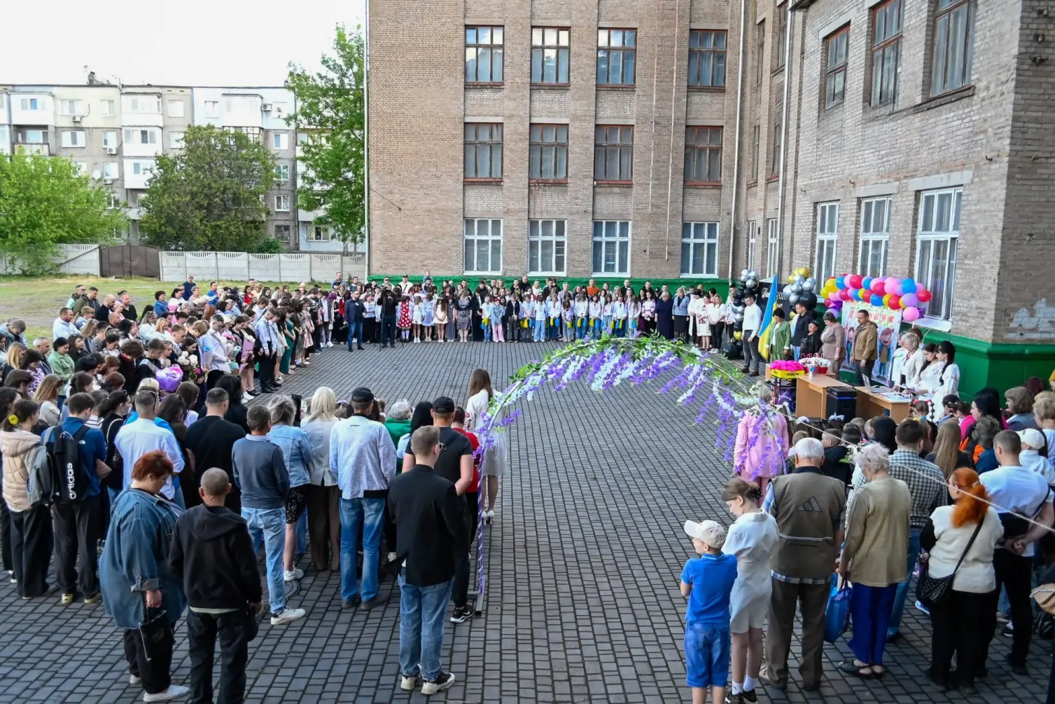Кам’янське завершило складний навчальний рік: майже чотири тисячі учнів завершили навчання