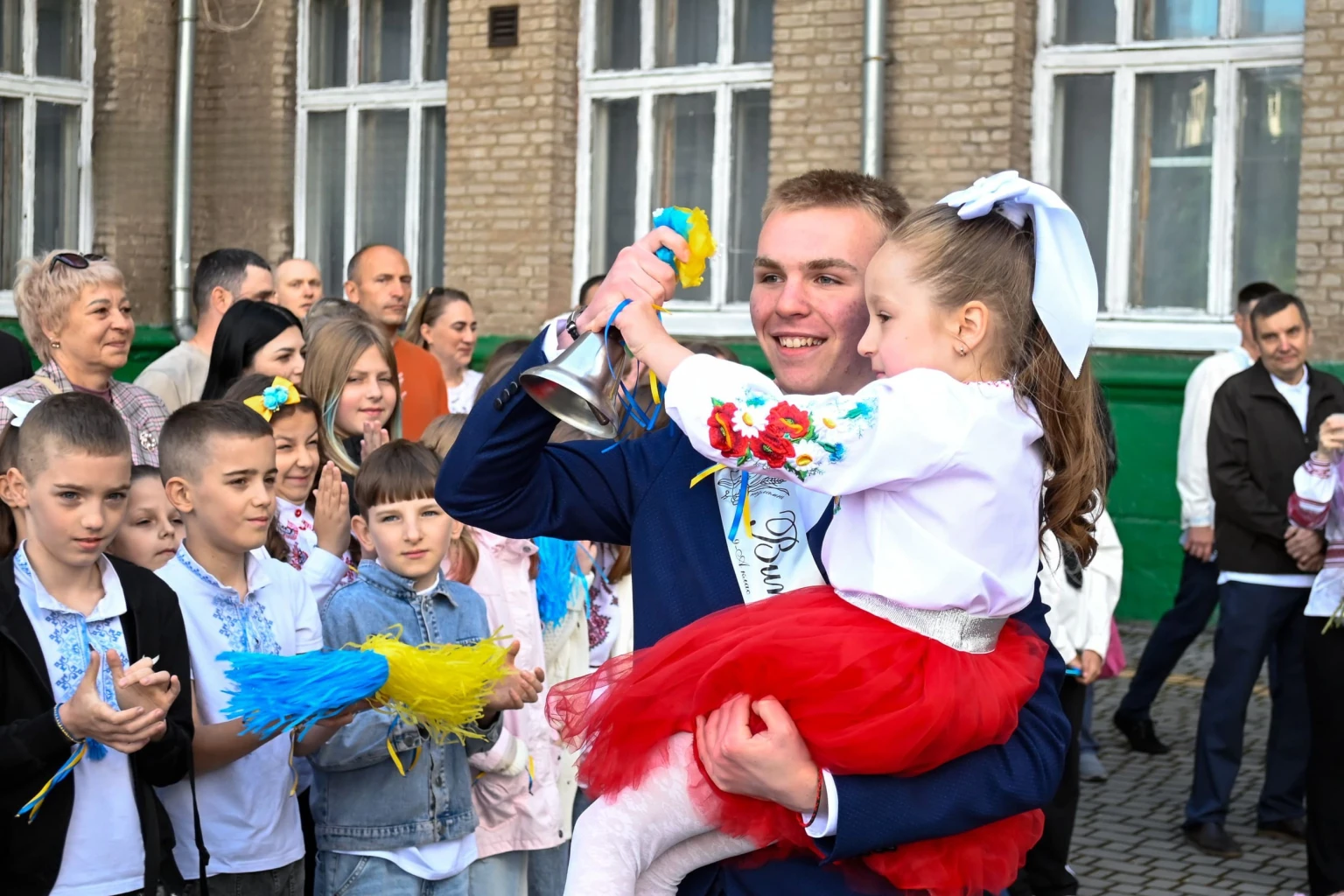 Кам’янське завершило складний навчальний рік: майже чотири тисячі учнів завершили навчання