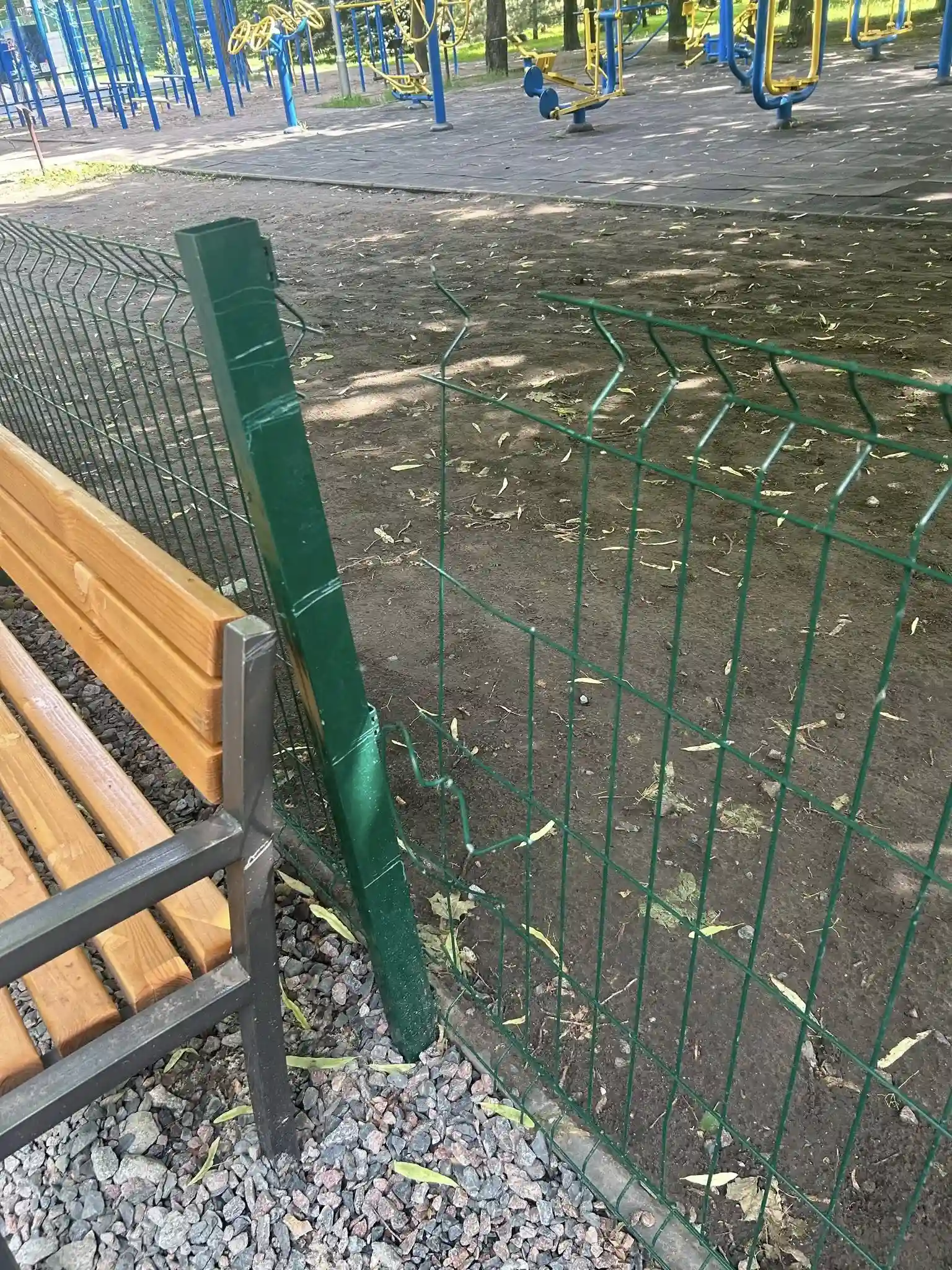 Майданчик для ветеранів у Кам’янському знову розгромили вандали напередодні відкриття