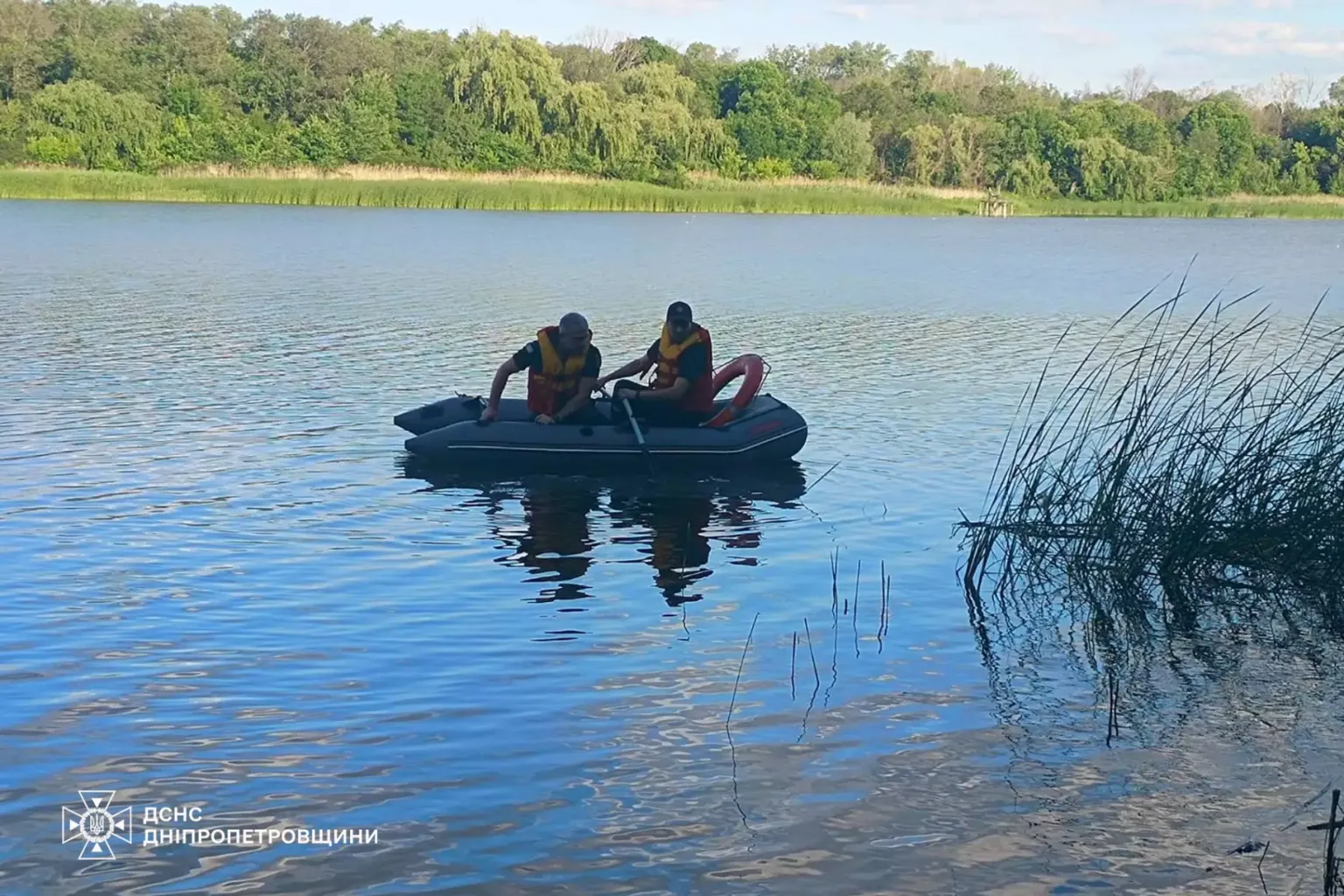 Трагедія на ставку в Жовтих Водах: рятувальники дістали з води тіло юнака