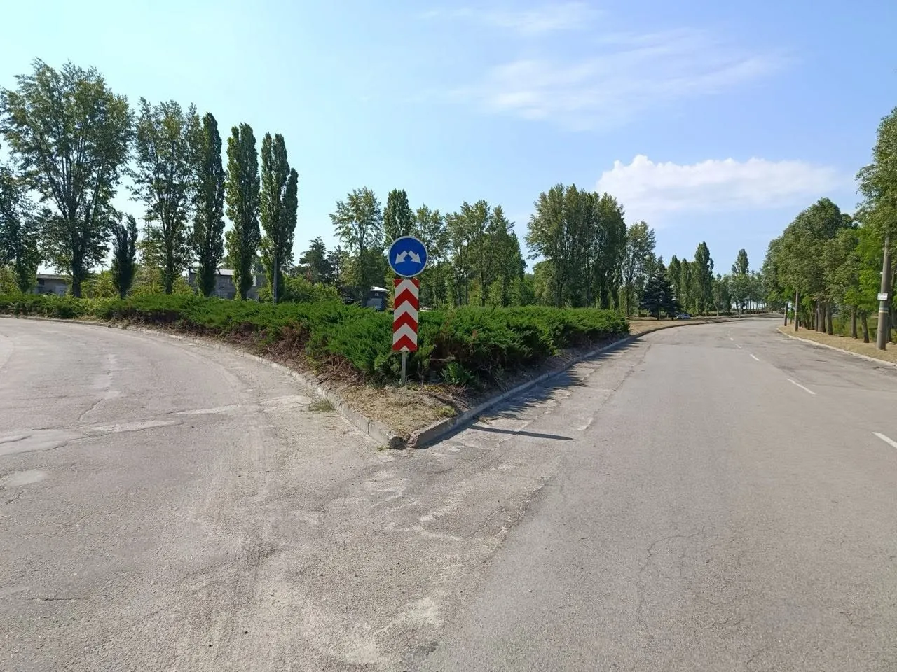 Безпека в деталях: на вулицях Кам’янського масштабно оновлюють дорожню інфраструктуру
