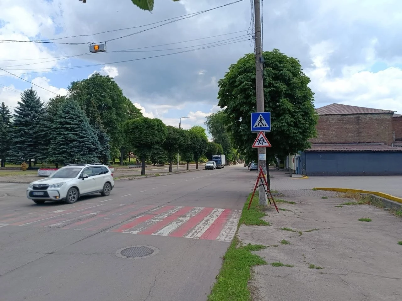 Безпека в деталях: на вулицях Кам’янського масштабно оновлюють дорожню інфраструктуру