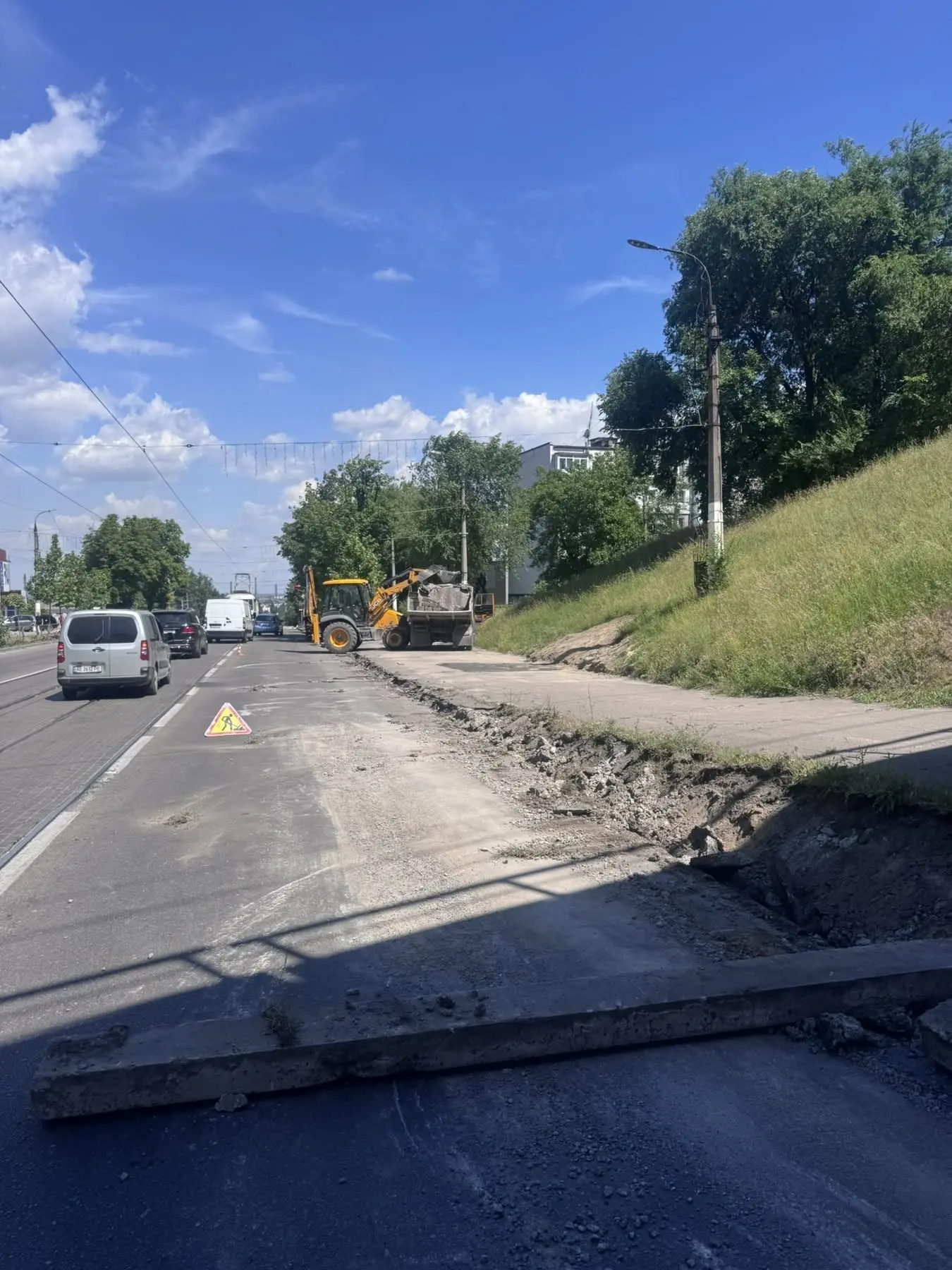 Безпека в деталях: на вулицях Кам’янського масштабно оновлюють дорожню інфраструктуру