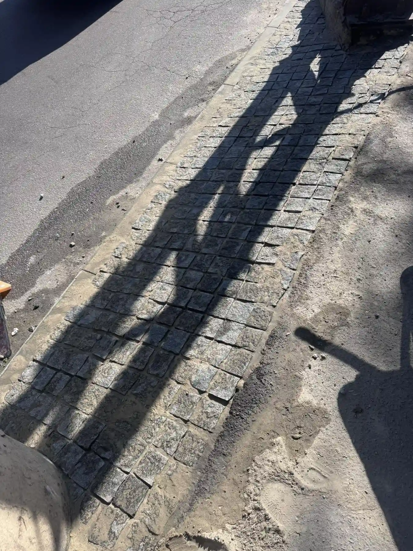 Безпека в деталях: на вулицях Кам’янського масштабно оновлюють дорожню інфраструктуру