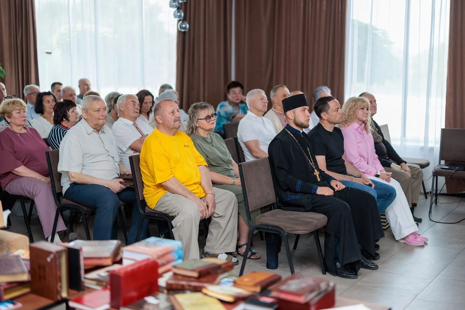 Культурні візитівки та пам’ять про Героїв: у Кам’янському 20-річчя відзначив Видавничий дім «Андрій»