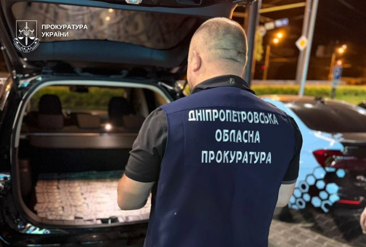 Хабар за лояльність спецслужб: на Дніпропетровщині топменеджер держхімзаводу намагався відкупитися від підозри у держзрад