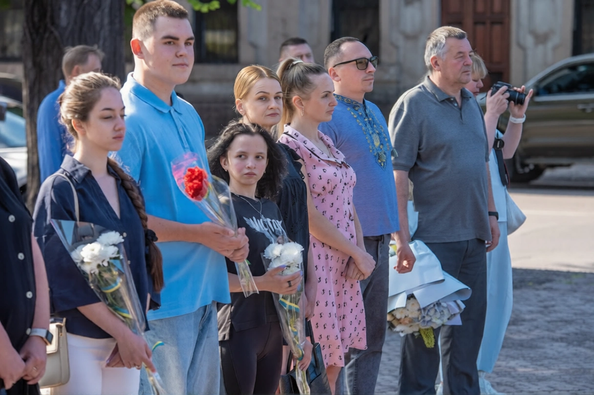 Основний Закон в умовах війни: як Кам’янське відзначило День Конституції