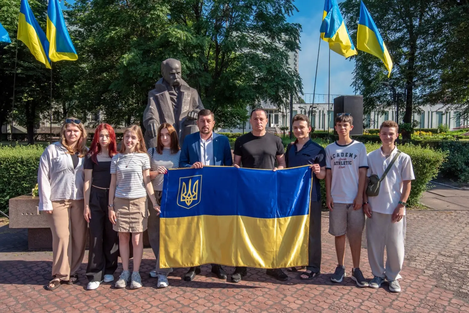 Основний Закон в умовах війни: як Кам’янське відзначило День Конституції