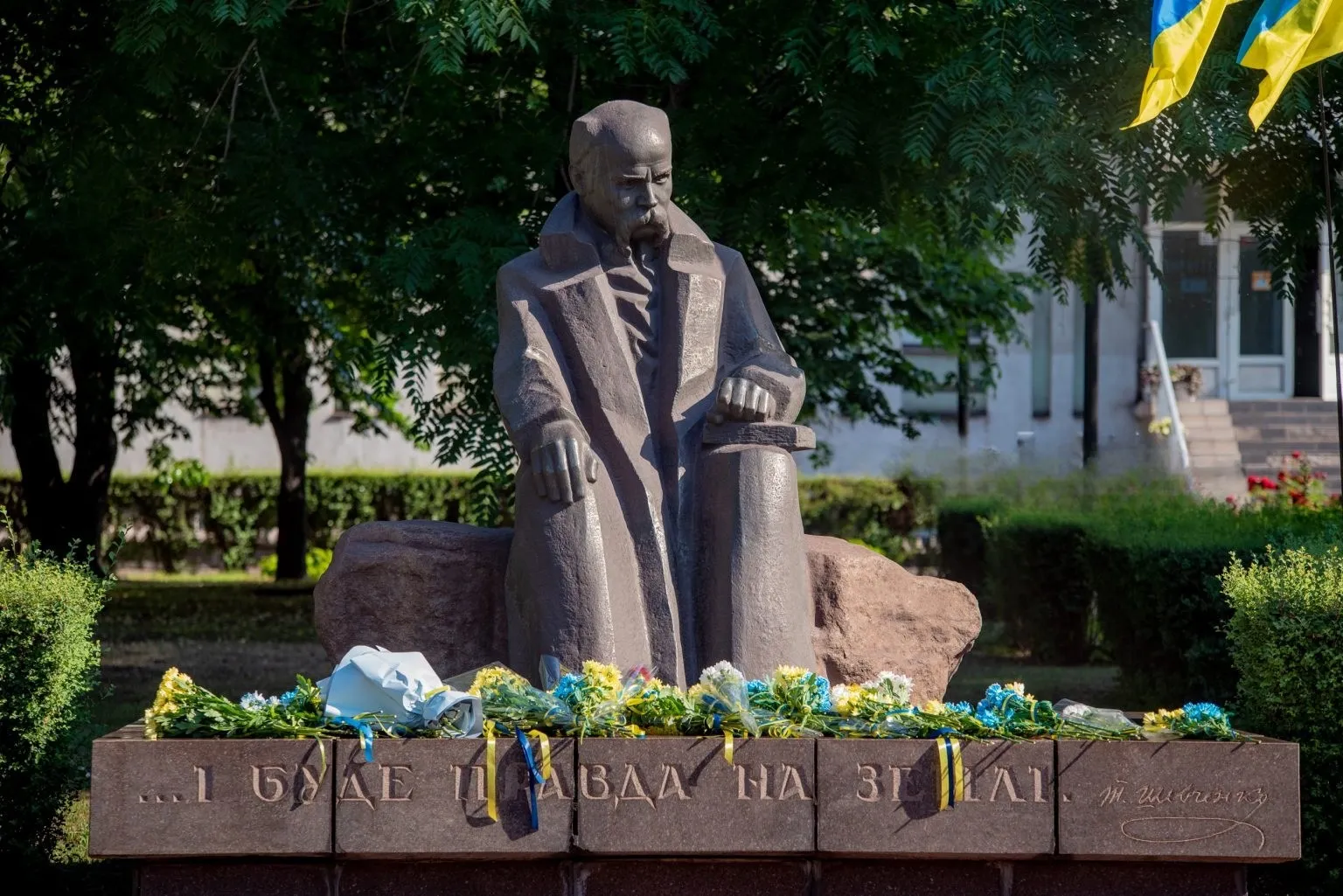 Основний Закон в умовах війни: як Кам’янське відзначило День Конституції