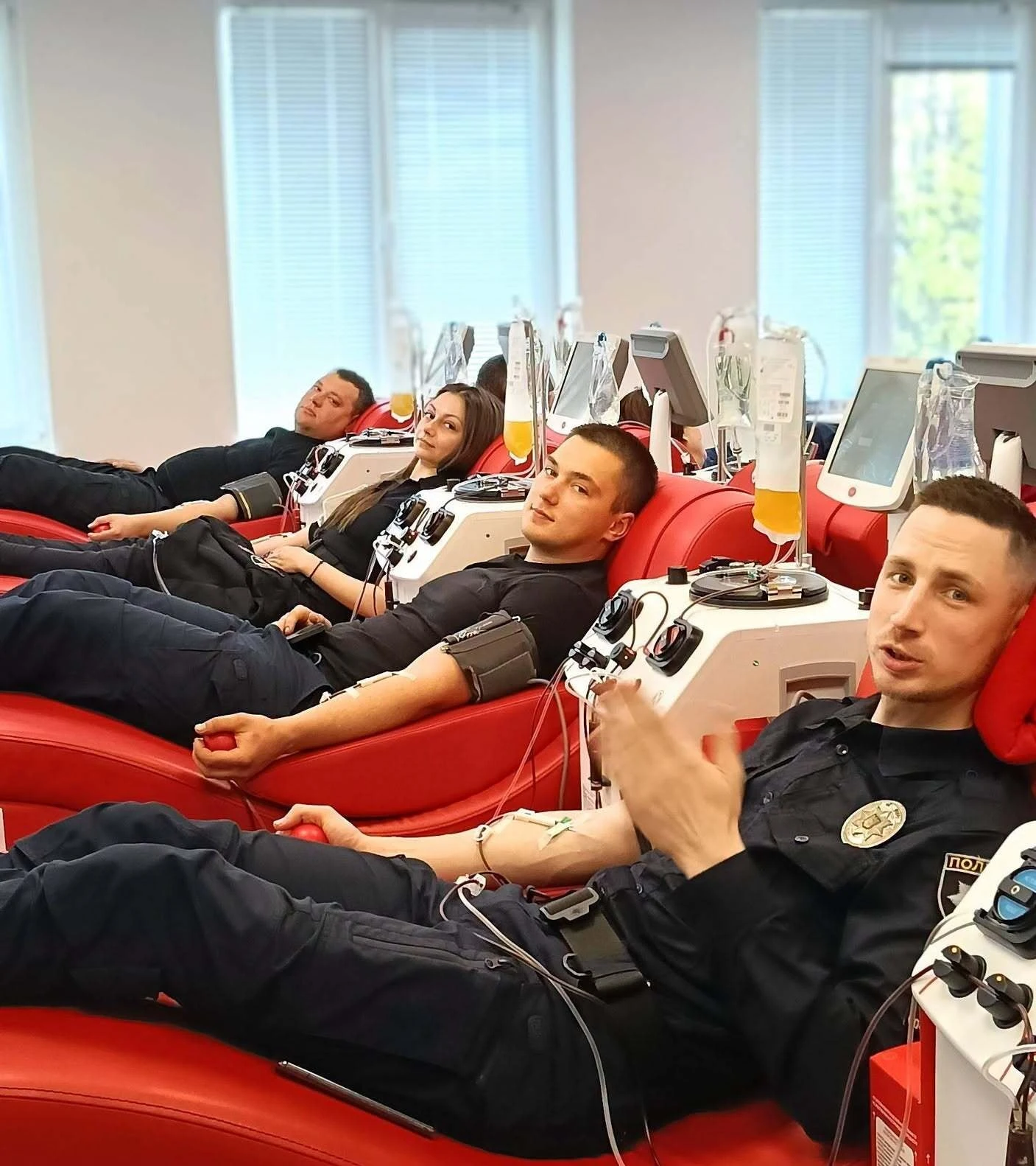 >Правоохоронці Дніпропетровщини здачею плазми закрили збір для бійців КОРДу