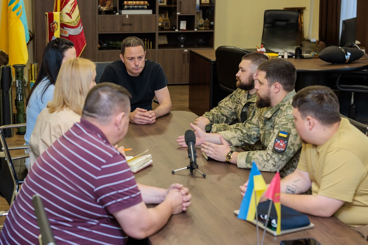 Підтримка фронту: Андрій Білоусов зустрівся з керівництвом підрозділу «Вогняний Рій»