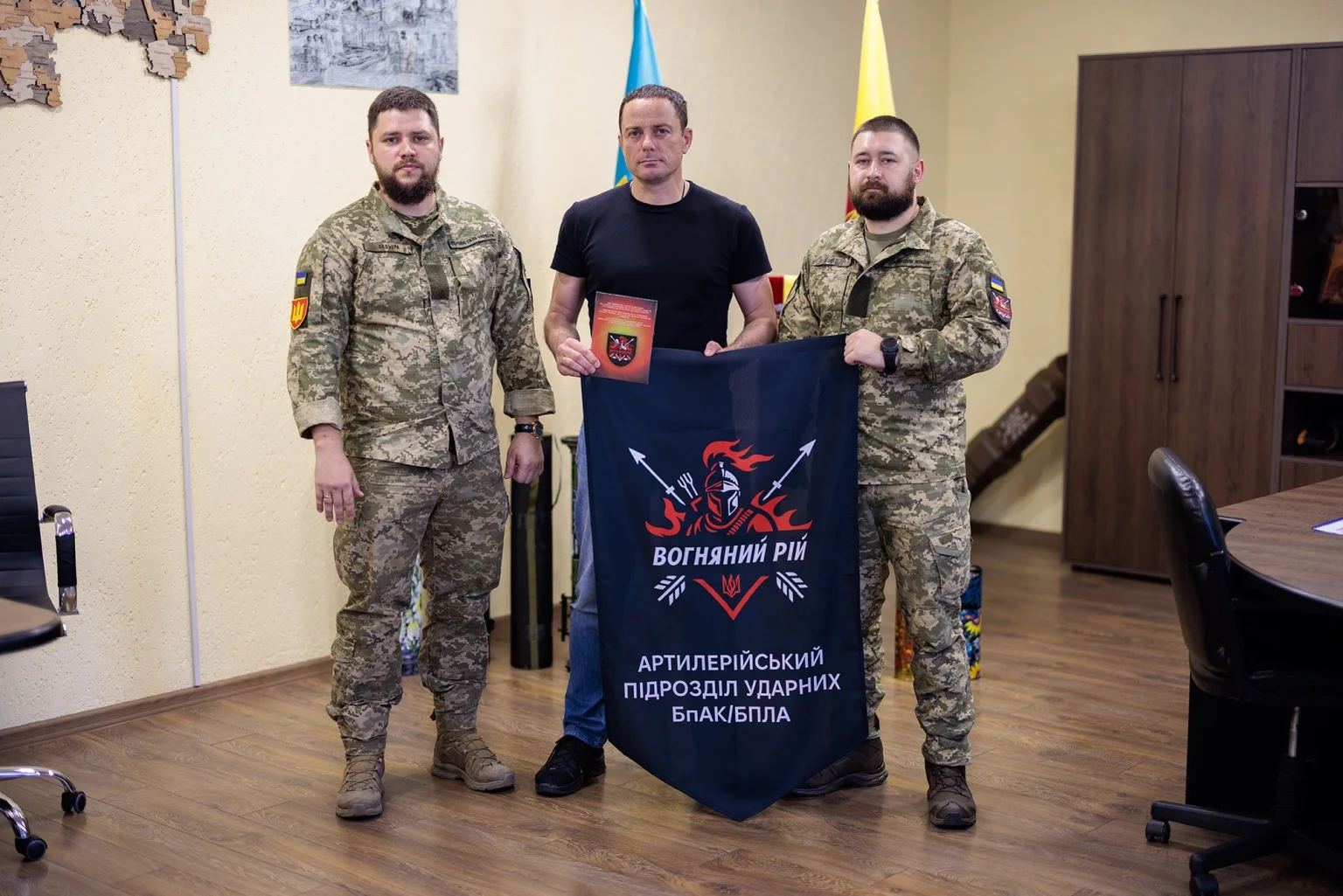Підтримка фронту: Андрій Білоусов зустрівся з керівництвом підрозділу «Вогняний Рій»