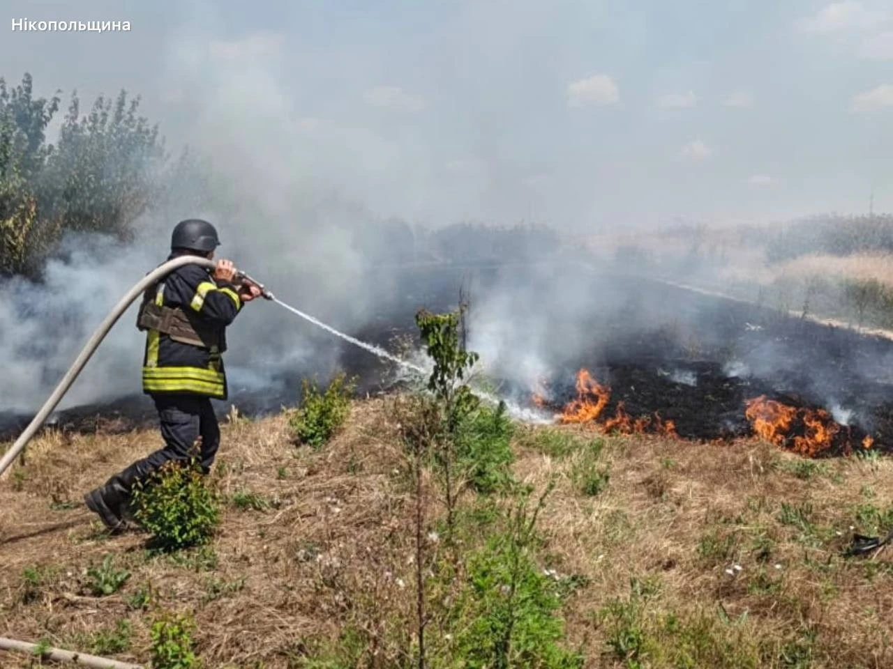 Смертельні удари по Дніпропетровщині: росіяни вбили пенсіонера та поранили трьох надзвичайників