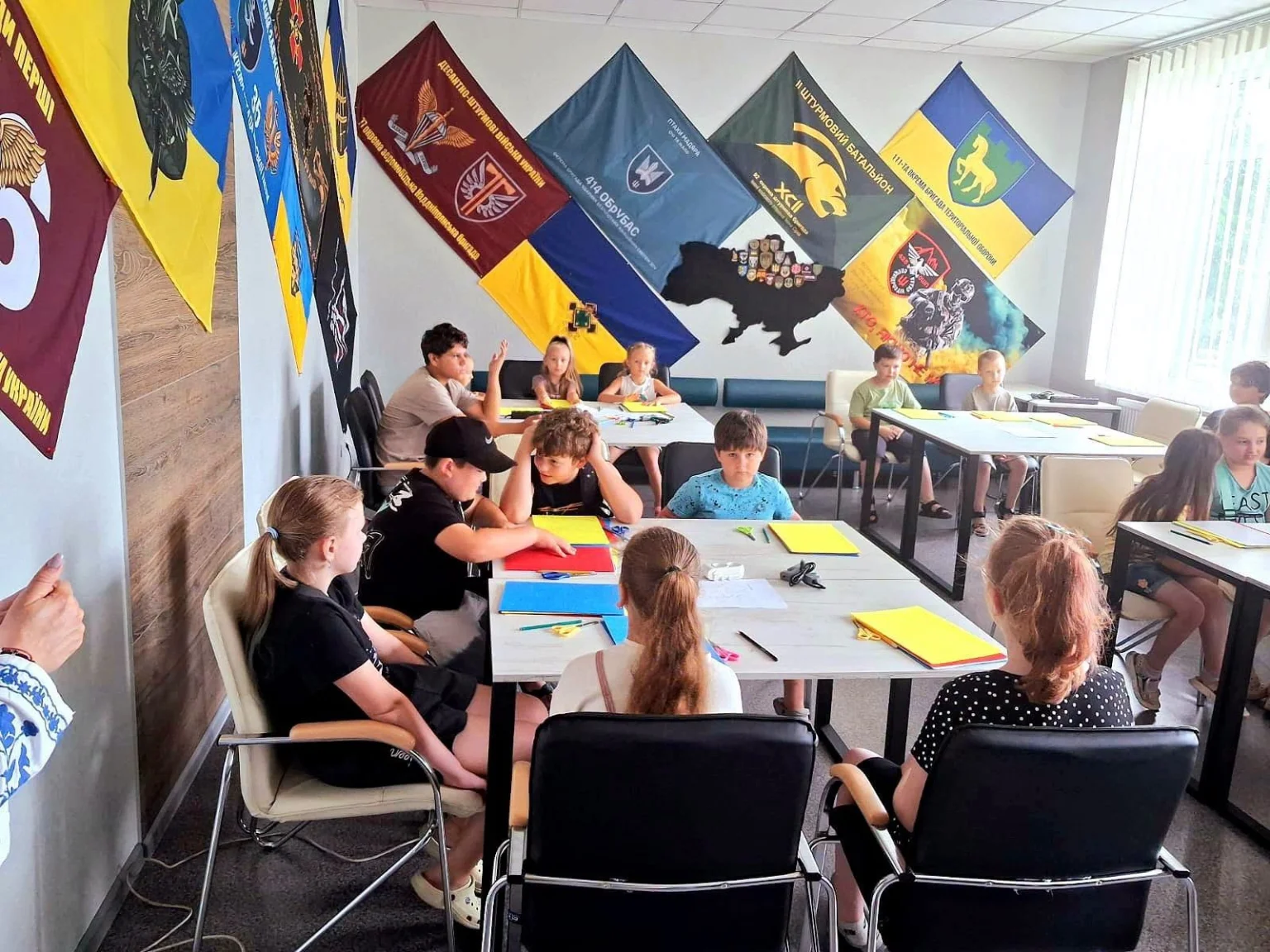 У Кам’янському діти захисників створювали національні обереги