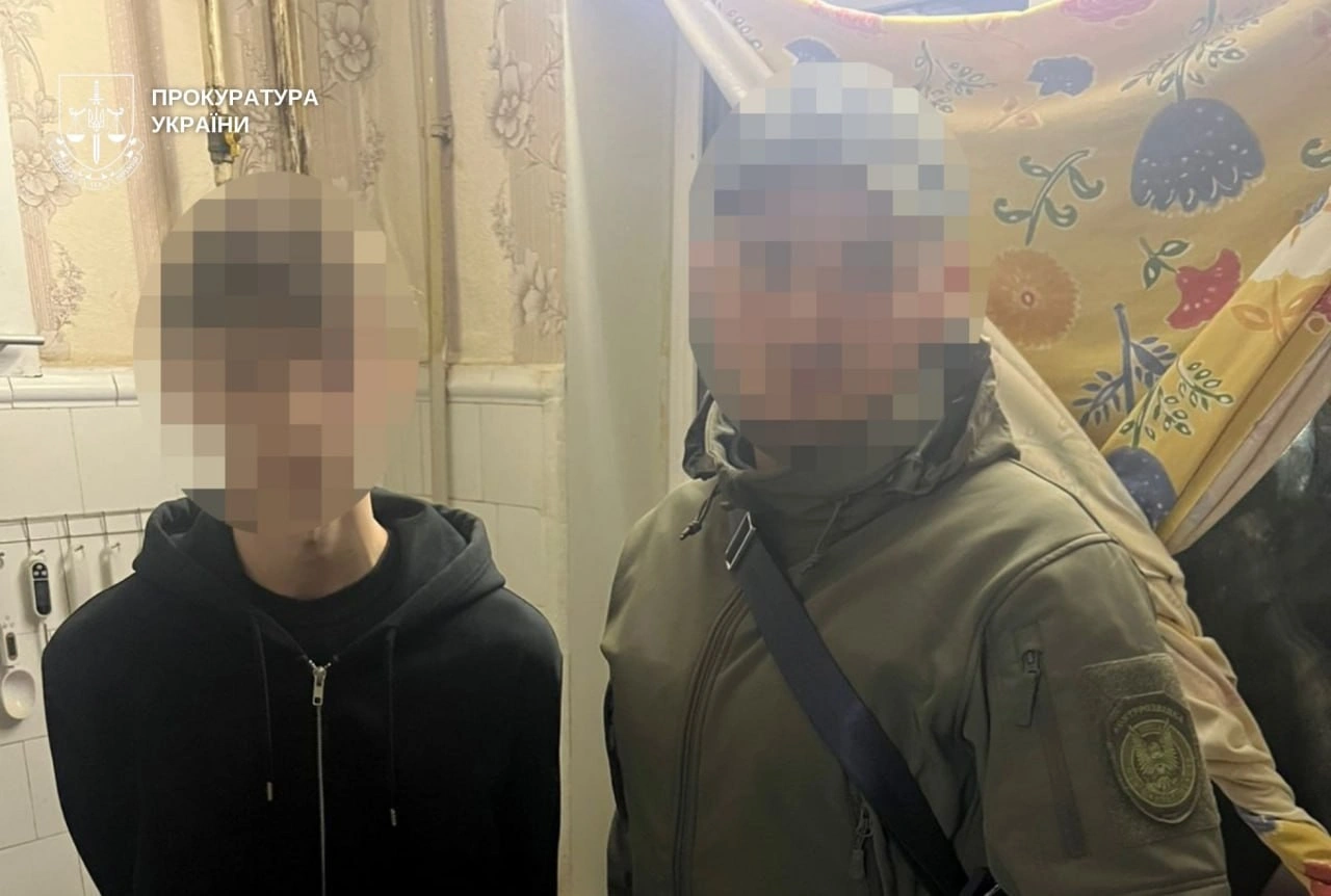 Дніпрянин залучив неповнолітнього сина до роботи на ворога: справа надійшла до суду